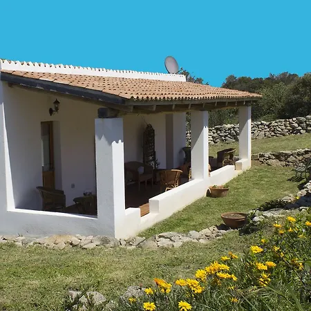 La Casa Del Poeta Guest house Aglientu